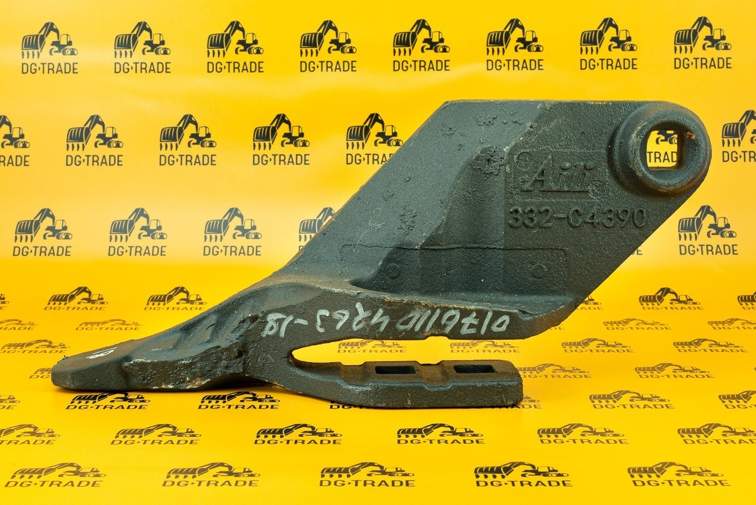 Зуб ковша правый JCB (OEM) 400/F0343